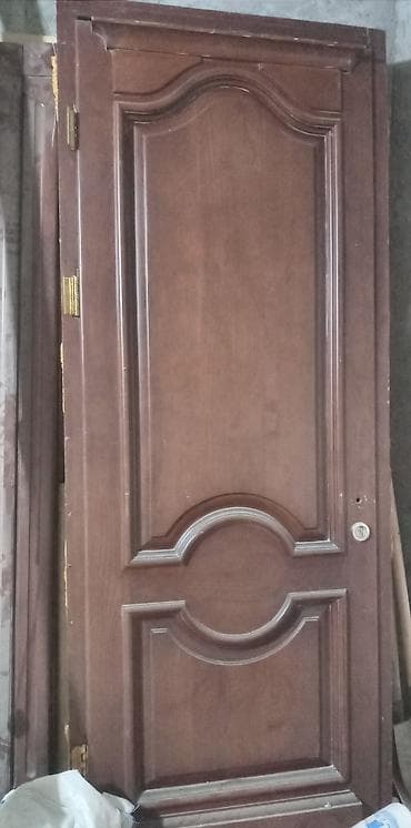 Klassik dizaynlı taxta giriş/qapı yarpağı - Material: massiv ağac — 2