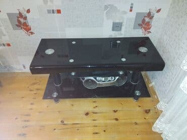 qara fon şəkilləri: Düz TV altlığı, Polkalı, Şüşəli — 2