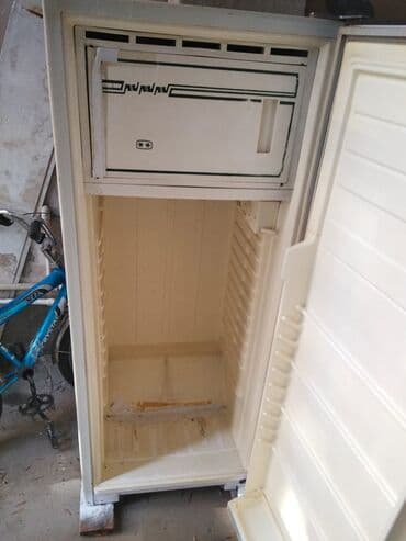 soyducu mini: Birqapılı soyuducu - Rəng: ağ, qara üst panel - Dikey, kompakt korpus — 3