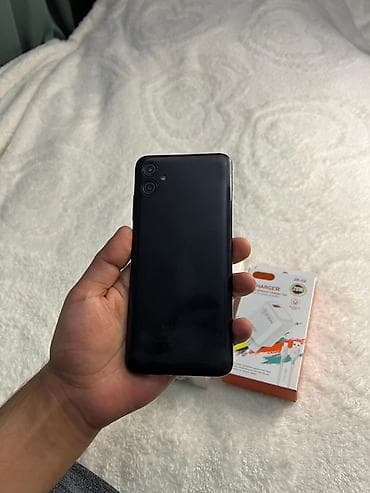 a 51 telefon: Samsung Galaxy A04e, 64 GB, rəng - Qara, Barmaq izi, Face ID — 4
