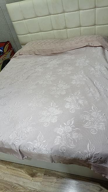 pastel dest: Zərif naxışlı yataq örtüyü - Rəng: açıq pudra/şampan tonları - Üst — 1