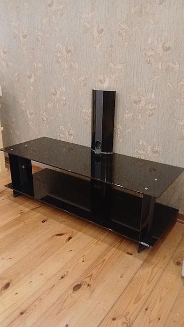 Düz TV altlığı, Polkalı, Şüşəli