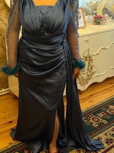 boyuk bədən paltarlar: Göy atlas ziyafət donu satılır. Xanım artıq çəki verdiyinə görə paltar — 5