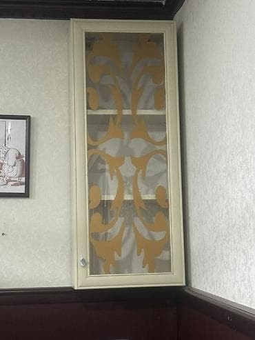 угловая полочка: Divar vitrinləri və rəf dəsti - 3 ədəd asma divar mebeli: 1) Ağ — 2