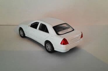 заказать модель машины: Ağ rəngli sedan tipli miniatür maşın modeli. Xüsusiyyətlər: - Korpus — 6