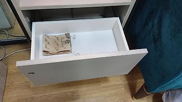 Digər ofis mebeli: Eynek vitrini satilir. Sinigi, qirigi, hec bir problemi yoxdur. Unvan — 2