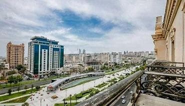 Mənzillər: Qış Parkının bilavasitə yaxınlığında, Sahil, Nizami və 28 May metro — 1