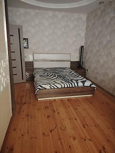 hovsanda heyet evler: Həyət evi – 1 mərtəbəli, həyəti tametlə döşənmiş, darvazadan — 10