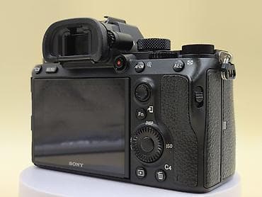 Sony Alpha a7 III (ILCE-7M3) tam kadr güzgüsüz fotoaparat və orginal — 7