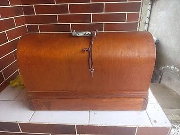 gedim: Klassik mexaniki tikiş maşını – taxta baza və qapaqla - Qədim — 3