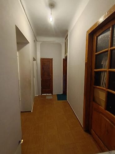 qarayev 3 otaqli evler: 3 kv 4/1 yerdən hundur 2 otaq Stalinka art. Balkon sade ev 85.000 azn — 4