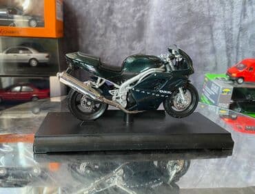 шлем для мотоцикла: Коллекционная модель Triumph Daytona 955i dark Green 1997 Welly Scale — 9