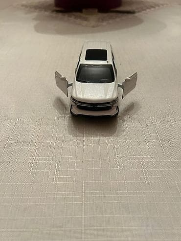 Ağ rəngli miniatür SUV oyuncaq avtomobil - Material: metal gövdə — 3