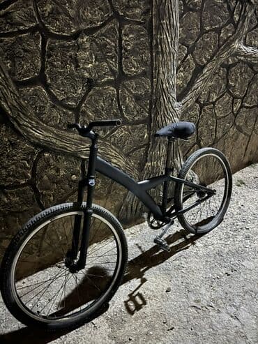 продам велосипед бишкек: Şəhər kruizeri tipli velosiped – mat qara rəngdə minimalist dizayn — 1