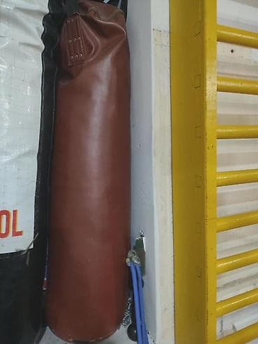 Boks və döyüş idmanları üçün asma yüklü çantalar dəsti muxtəlif