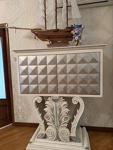 resm desti: Klassik bar şkafı və TV güzgü-ramka panel dəsti - Dizayn: Neoklassik — 1