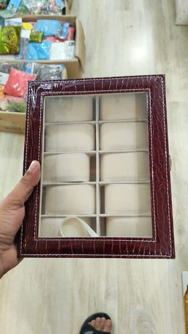 məktəb partası: 6 ededli dəri saat.qâblari 35 AZN.qehveyi dördbucaqli 50 azn. 10 — 5