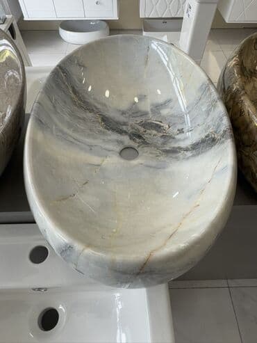 Santexnika: Oval formalı, mərmər materialdan hazırlanmış çanaq. Çanağın daxili — 1