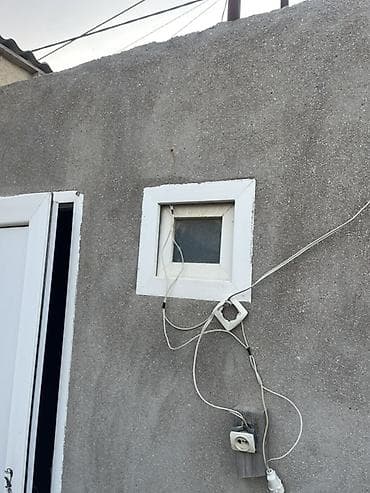 plastik qapi pencere satisi: PVC qapı və kiçik PVC pəncərə dəsti İki fortuşka iki hamam qapısı — 3