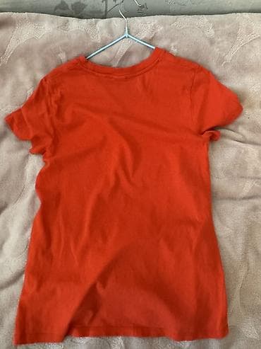 mayka modelleri: Levi’s qadın köynəyi - Model: qısaqoll, klassik kruq yaxalı - Rəng — 2