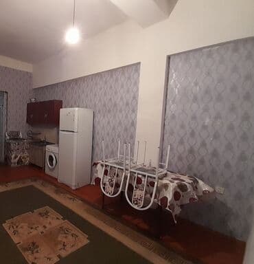 lokbatanda 1 otaqli ev: Geniş və mebel ilə təchiz olunmuş kirayə mənzil. Xüsusiyyətlər: - 1 — 2