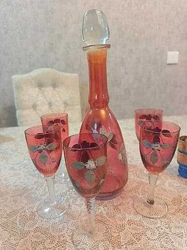 Şüşə qrafin və qədəh dəsti - Qırmızı tonlarda dekorativ şüşədən