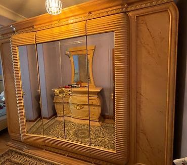 padval qapisi: Servant və 6 qapılı paltar dolabı satılır. Yaxşı vəziyyətdədir, 2si — 5