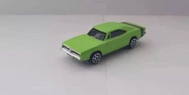 mini disk: Model avtomobil – qara sedan - Miqyas: təxmini 1:32–1:36 (kompakt — 8