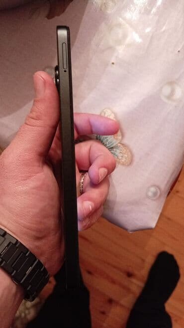 Tavalar: Smartfon - Ön hissə: tam ekranlı panel, ekranın yuxarı mərkəzində ön — 5