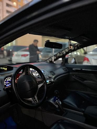 hyundai accent 2008: Honda Civic: 1.3 l | 2010 il Sedan — 6