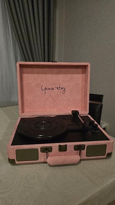 dəmir pullar: Portativ valfoni (vinil pleyer) – “Years stay” dizaynlı, çamadan — 2