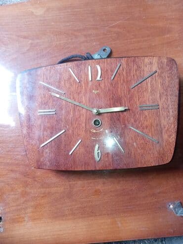 антикварные часы настенные: Məhsul: Köhnə saatlar kolleksiyası Təsvir: - Mayak divar saati: taxta — 1