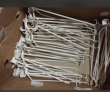 вешалку для одежды: Ekran qarmaqları məhsulları asmaq və sərgiləmək üçün istifadə olunan — 1