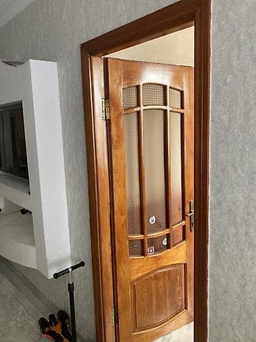 Taxta otaq qapısı - Material: təbii ağac (laklı səth), qapı qutusu və
