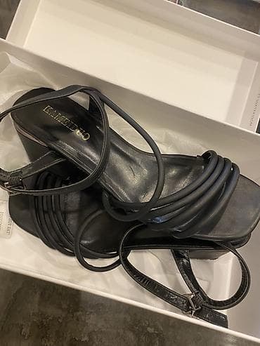 Basanoşka və səndəllər: KAMIDUO qadın sandaleti - Rəng: qara - Model: çoxzolaqlı, kvadrat — 1