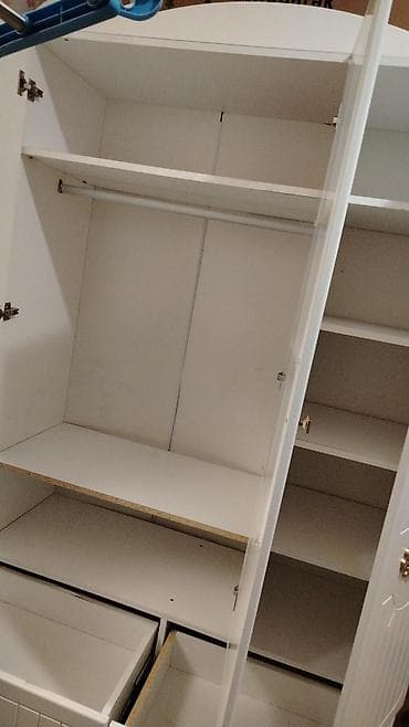 kitab dolabı: Usag ucun dolab Uzunluğu 2metr eni 135sm Seligeli islenib Qiymet 170 — 2