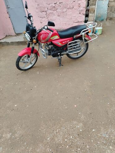 MX49 motosiklet - Rəng: qırmızı, dekorativ zolaqlar - Model üzərində