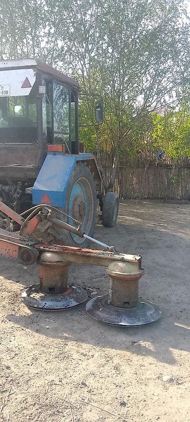 kafe avadanligi: Kənd təsərrüfatı üçün universal təkərli traktor - Kabinli, yan — 7