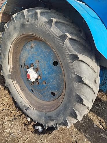 sol guzgu: Belarus 80.1 traktor - Güclü dizel mühərrik, önə çıxan vertikal — 5