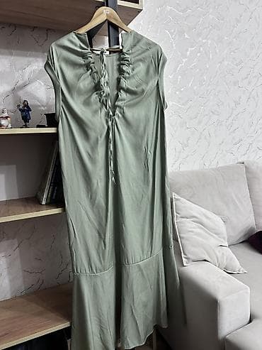 Toy paltarları və aksesuarları: Zeytun-yaşıl rəngdə uzun paltar
 Standartı beden, yenidir — 1