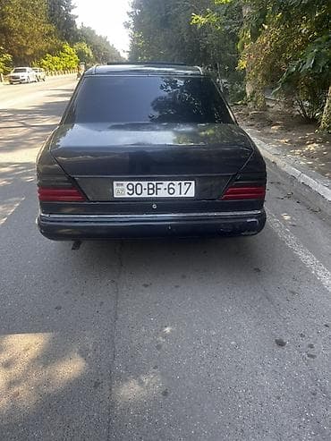 ucuz moto: Mercedes-Benz E-Class W124 sedan - Korpus: 4 qapılı sedan, qara rəng — 1