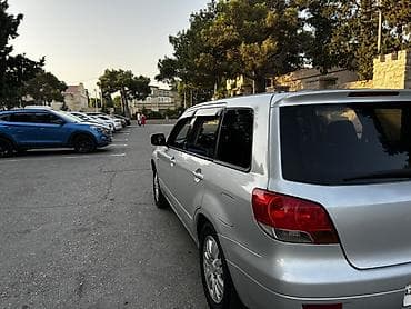 audi a7: Mitsubishi Airtrek (stansiya/wagon kuzov) – gümüşü rəng Texniki — 3