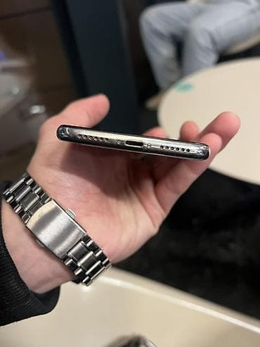 iphone qulaqlıq: IPhone X, Gümüşü, Qırıq — 5