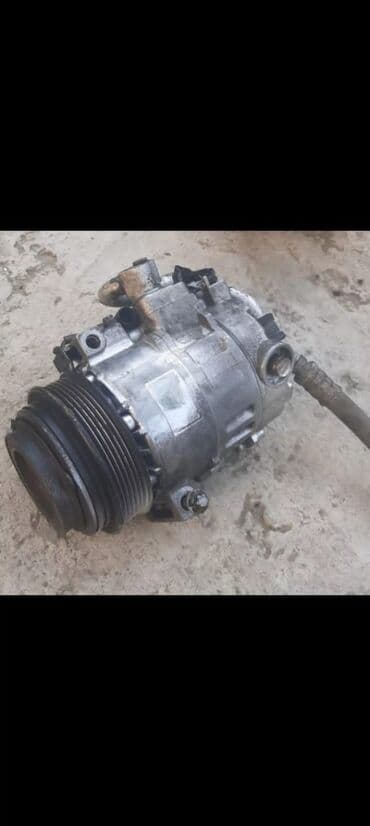 mersedes 208d: Gümüşü rəngli, avtomobil kondisionerinin kompressoru. Avtomobilin — 1