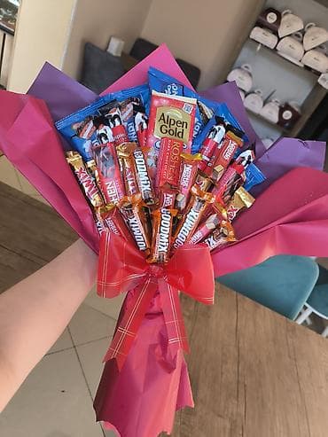 Şirniyyat buketi – müxtəlif şokolad və konfetlərdən yığılmış hədiyyə