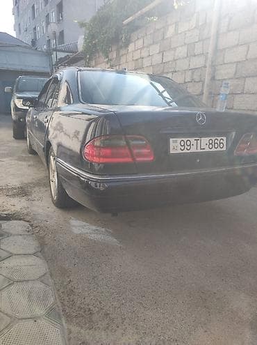 Mercedes-Benz E-Class: 2 l | 1999 il Sedan — 3