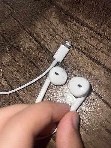 ucuz kalonka: Lightning konnektorlu naqilli qulaqlıq ORGİNAL - Rəng: ağ - Qulaqlıq — 1