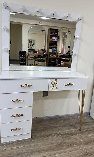 İşlənmiş, Makiyaj üçün masa