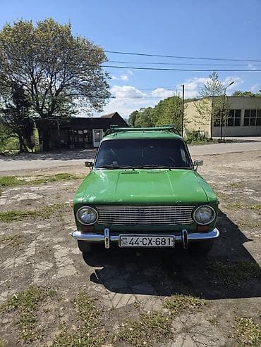 13 disk: VAZ 2102 universal, yaşıl rəngdə, dam yük rəfi ilə. Xüsusiyyətlər: - — 1