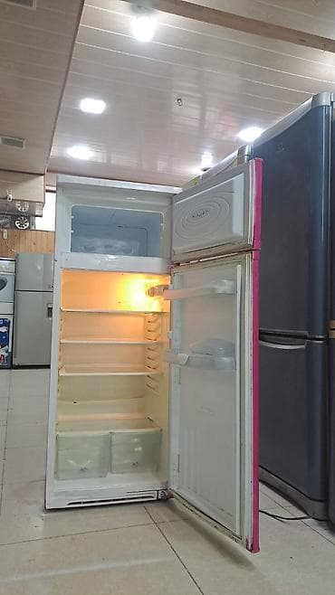 2 qapılı Bort Soyuducu Satılır, rəng - Çəhrayı